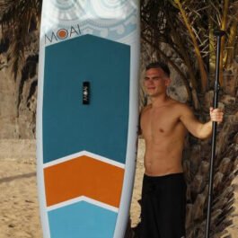 moai paddleboard staand man